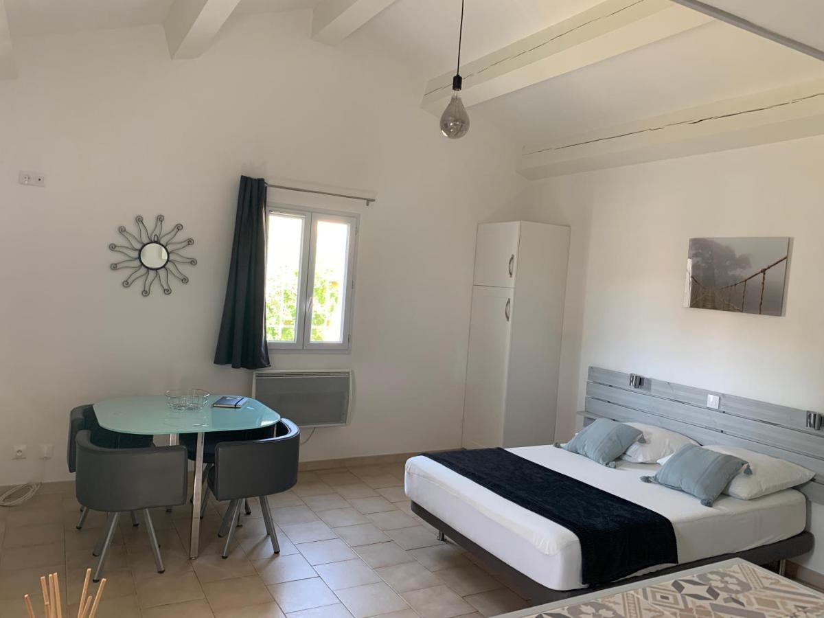 L'Aparte - Studio Les Amandiers Pignans Bagian luar foto